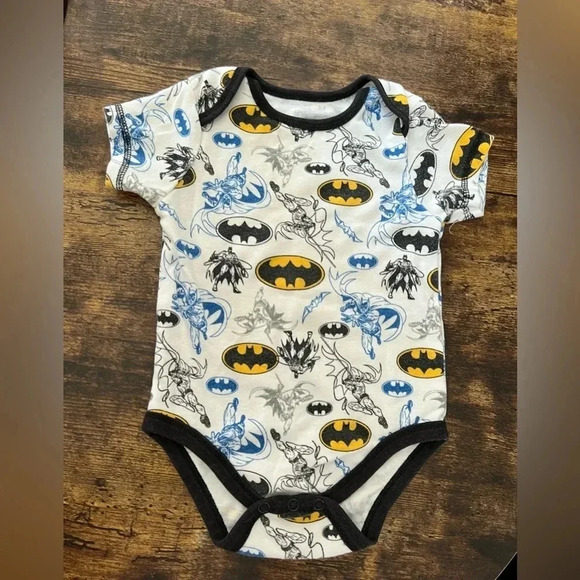 BUNDLE: 2 - Batman baby onesies. Size: 6M - Picture 9 of 13